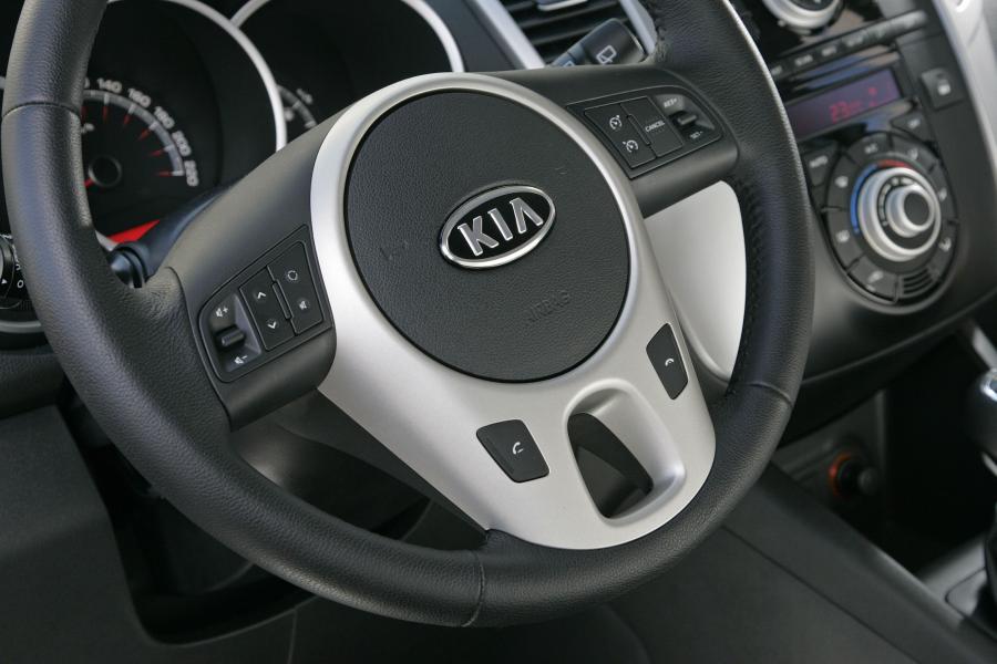  Kia Venga 2010 года  (фото 39 из 199)